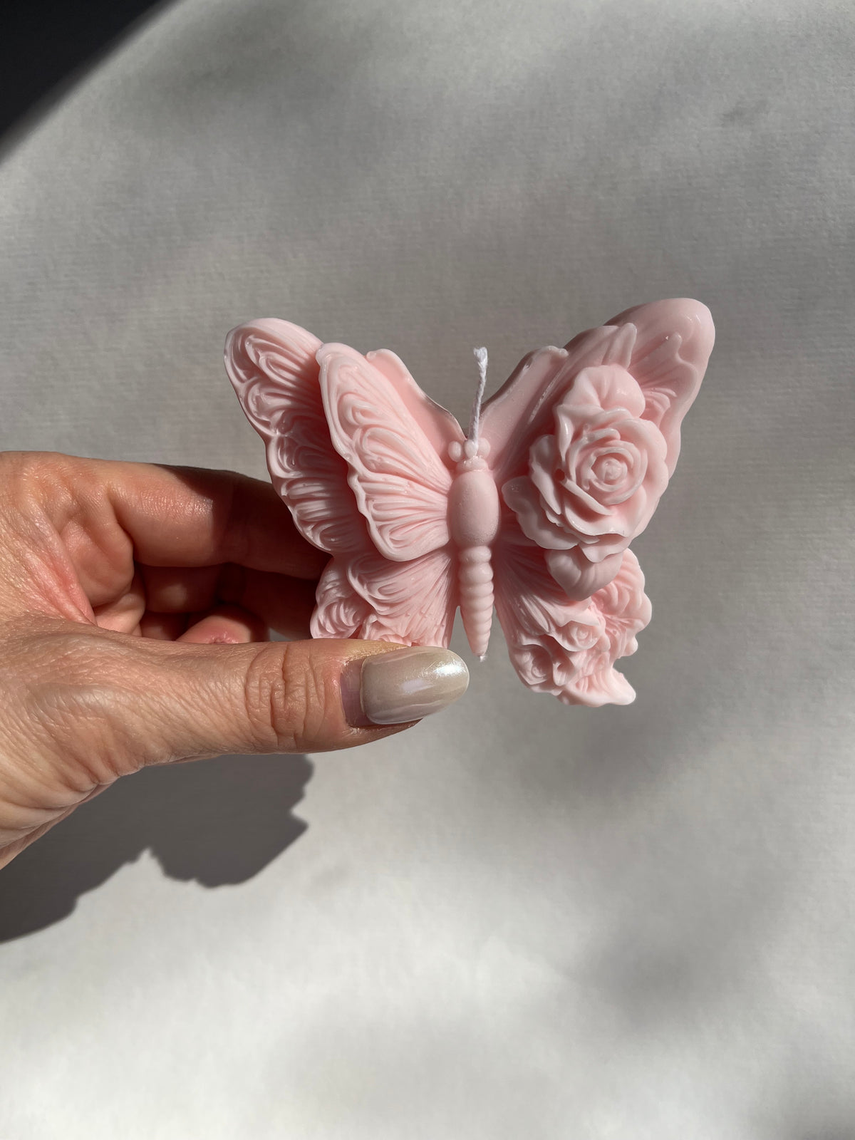 Lovely Butterfly – handgefertigte Schmetterlingskerze aus Rapswachs