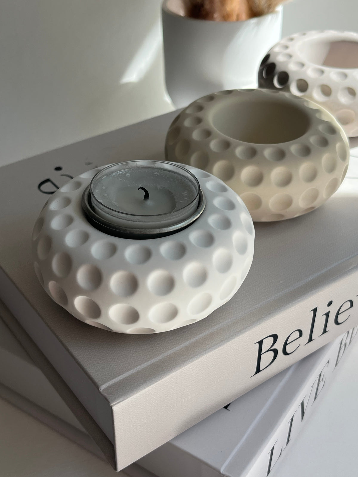 Teelichthalter „Bubbles“ – handgegossen aus Gips
