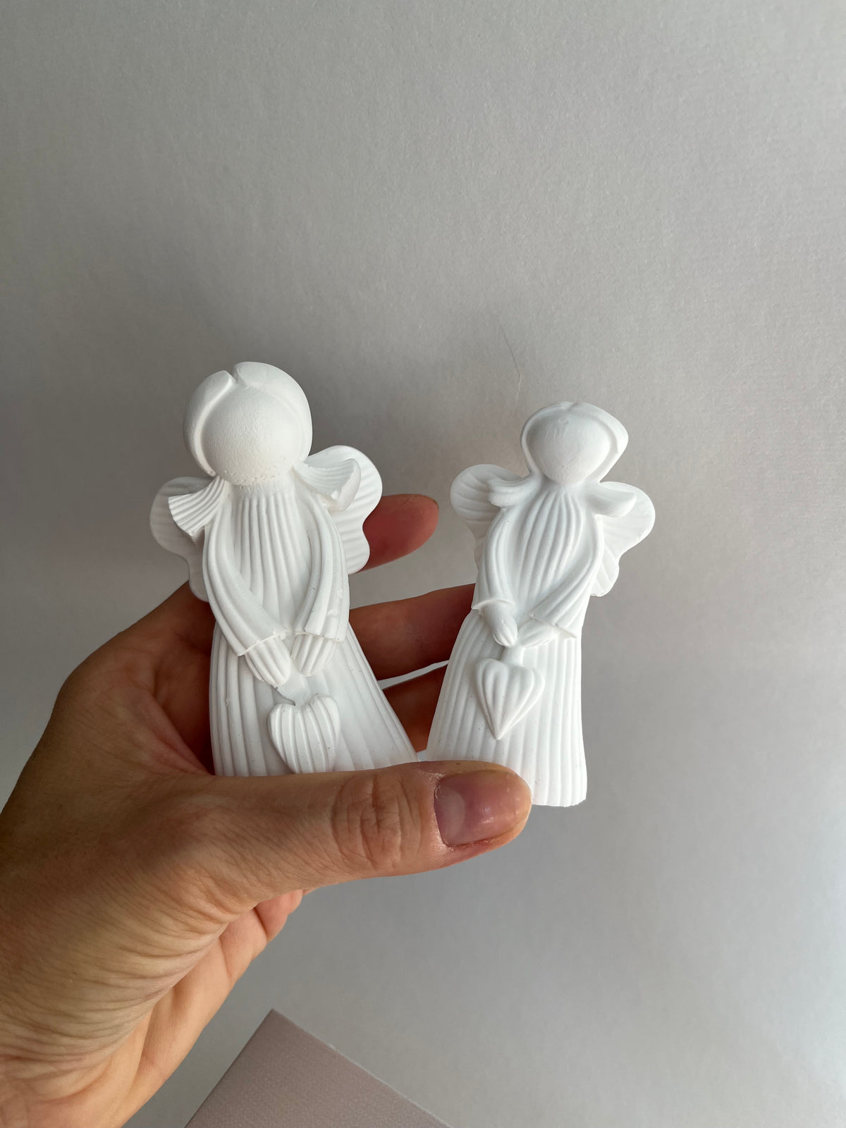 Schutzengel „Amelie“ - handgegossen aus Gips