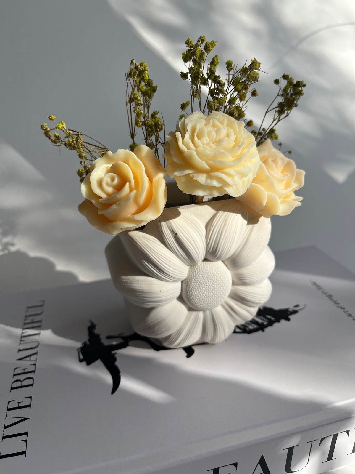 Dekogefäß „Bloom“ aus Jesin – handgegossen