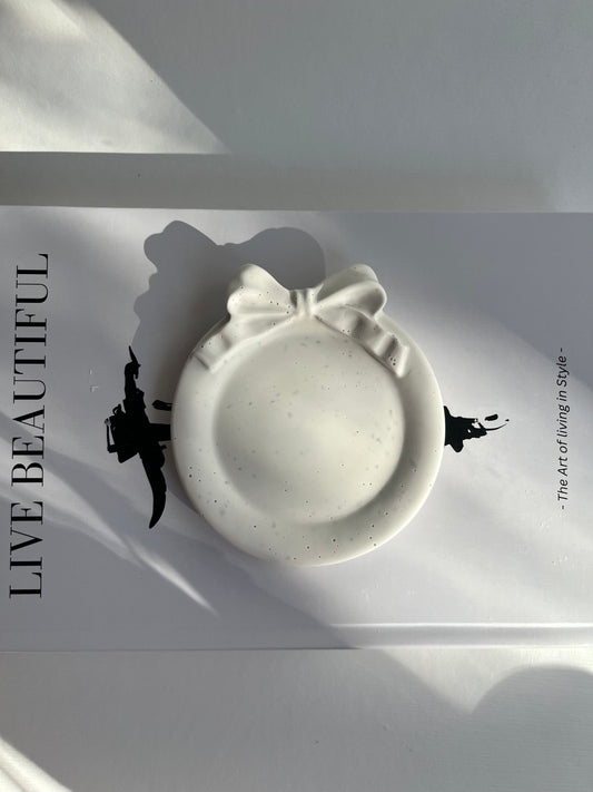 Schale „Little Bow“ – handgegossen aus Jesin