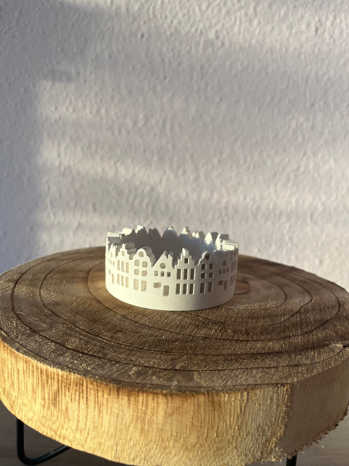 Handgegossener Gips-Kerzenhalter „Winterdorf“