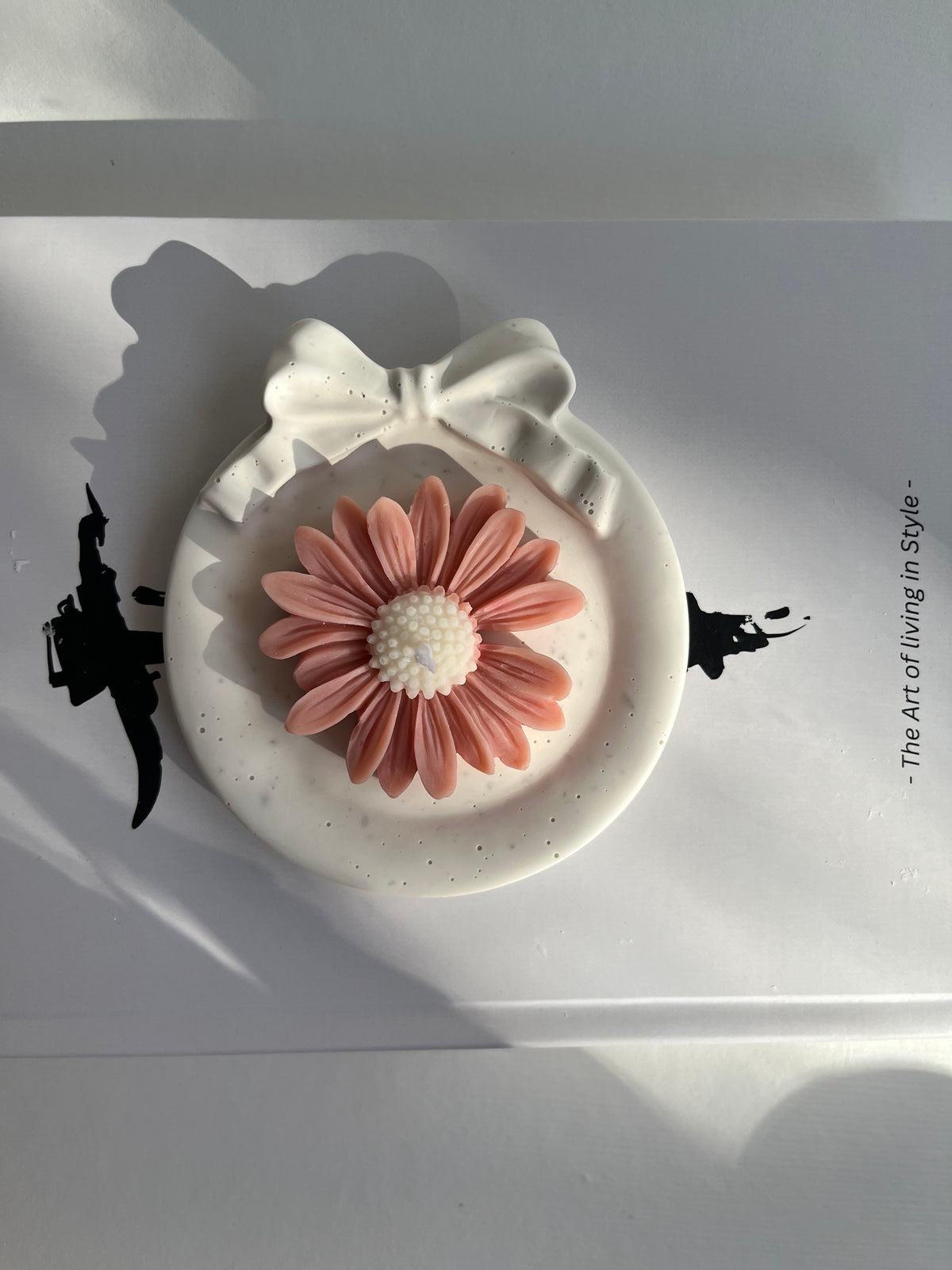 Schale „Little Bow“ – handgegossen aus Jesin