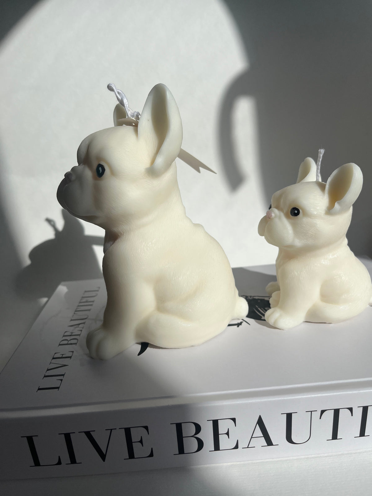 Little Frenchie – handgefertigte Kerze aus Rapswachs | auch personalisiert