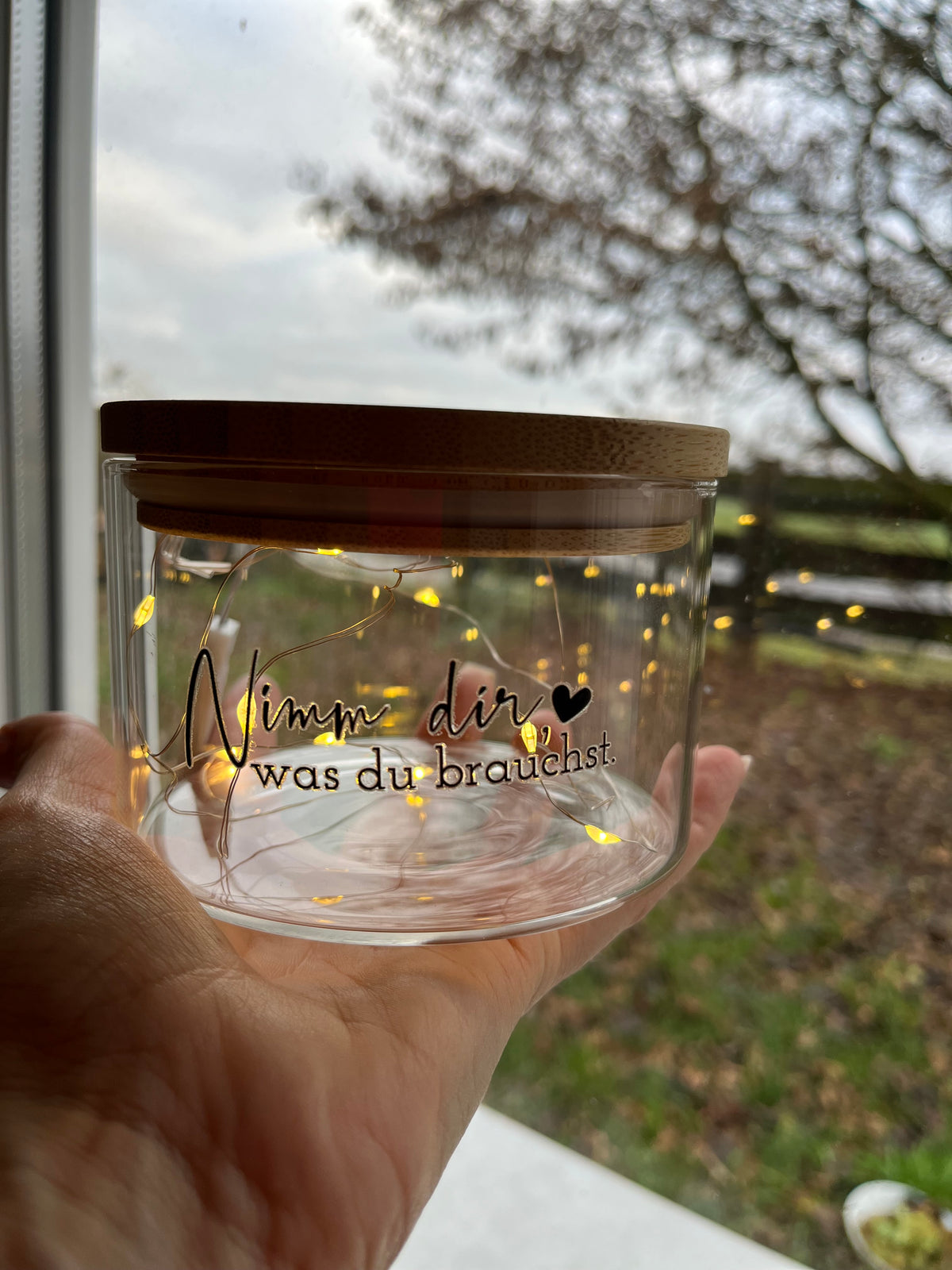 Glas mit Bambusdeckel „Nimm dir, was du brauchst.“