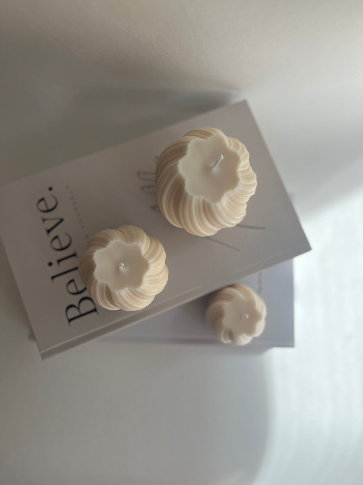 Swirl Kerze|handgegossen aus Rapswachs
