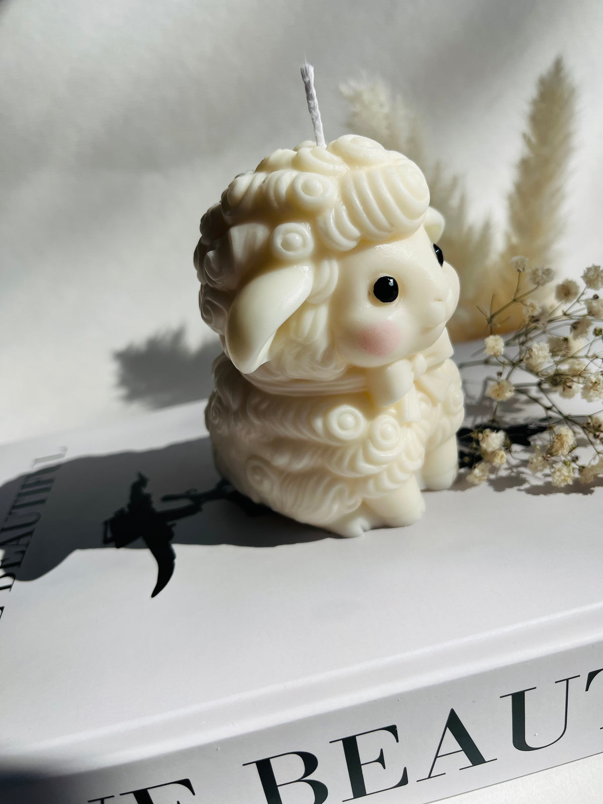 Little Lamb – handgefertigte Kerze aus Rapswachs