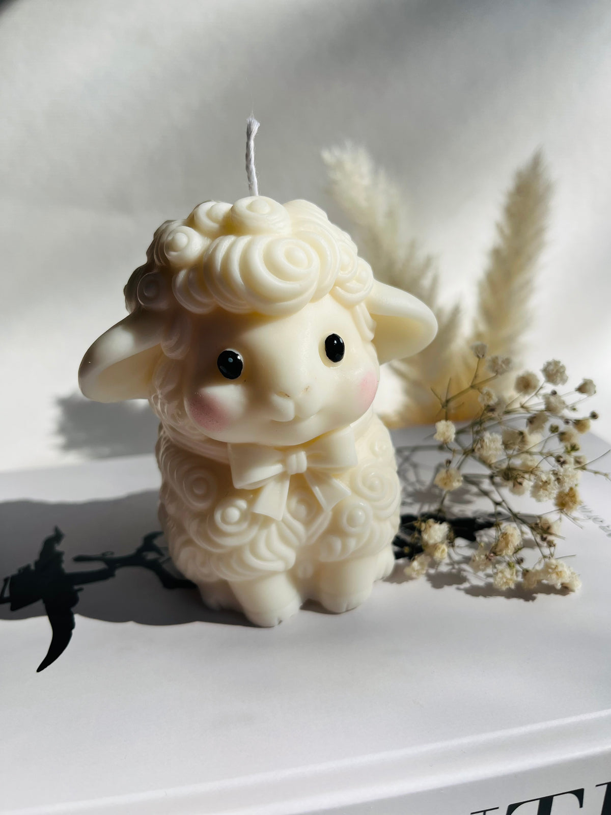 Little Lamb – handgefertigte Kerze aus Rapswachs