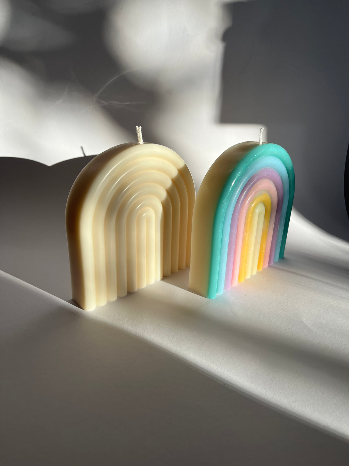 Regenbogenkerze aus Rapswachs Hand gegossen