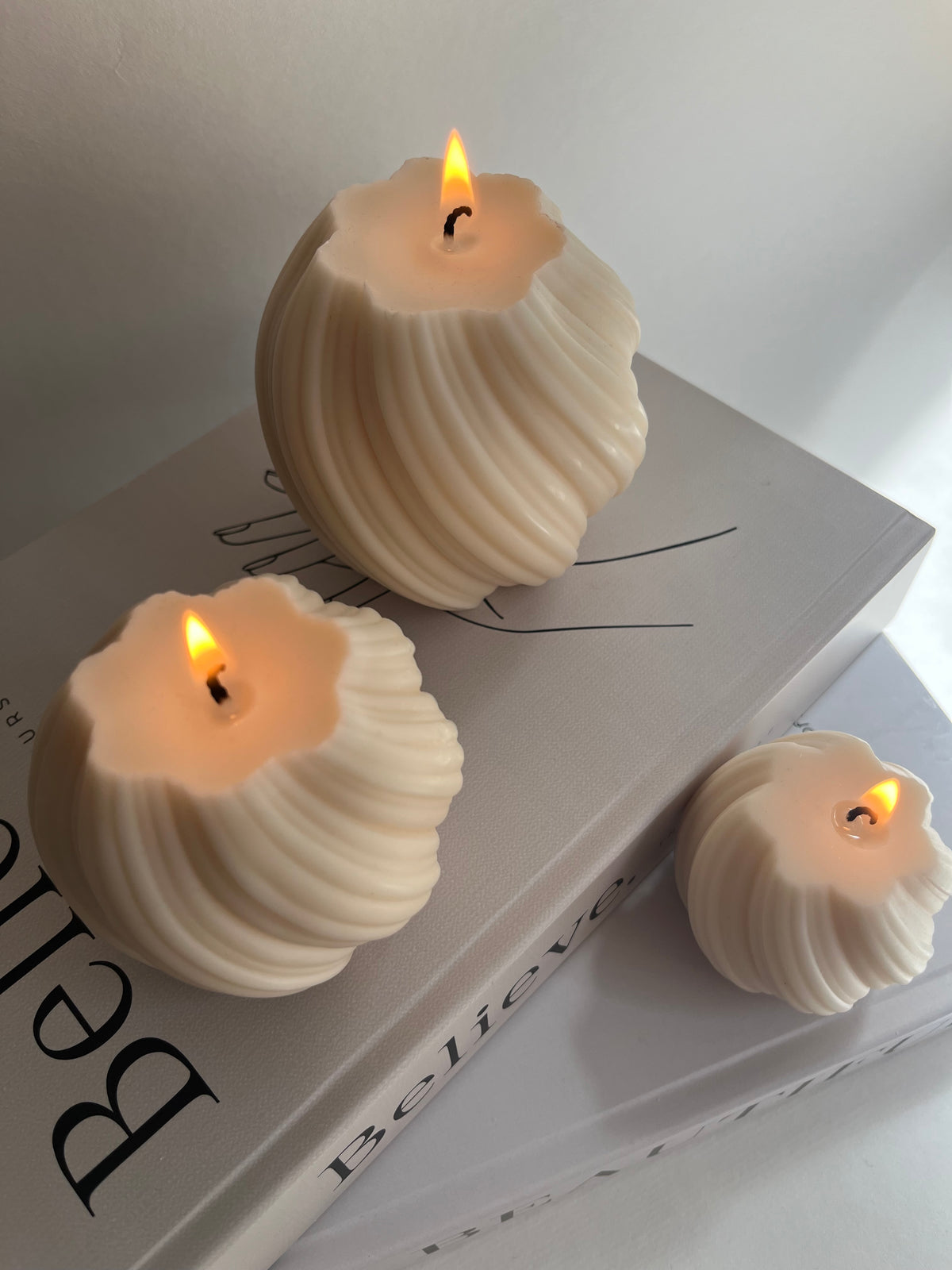 Swirl Kerze|handgegossen aus Rapswachs