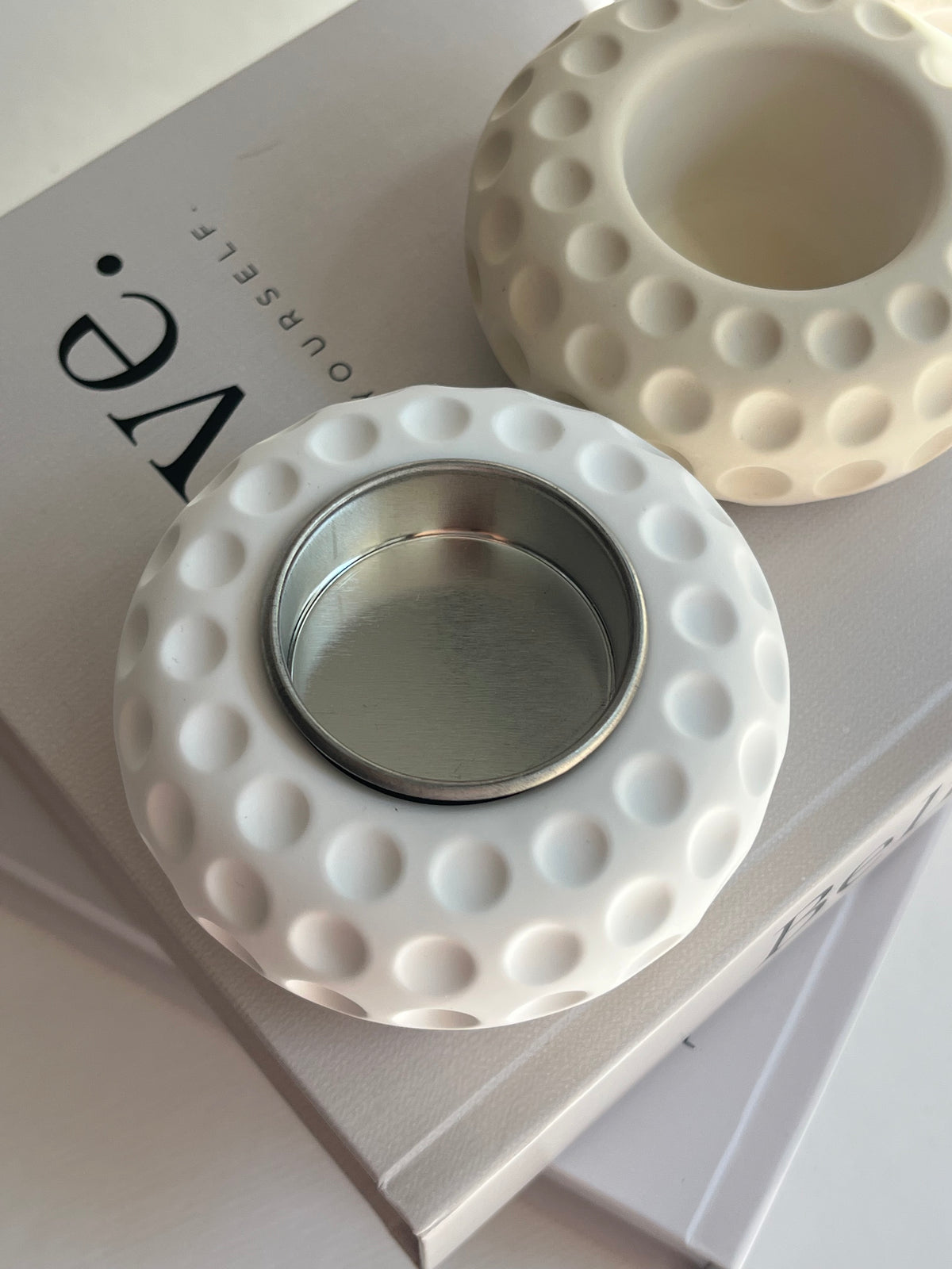 Teelichthalter „Bubbles“ – handgegossen aus Gips