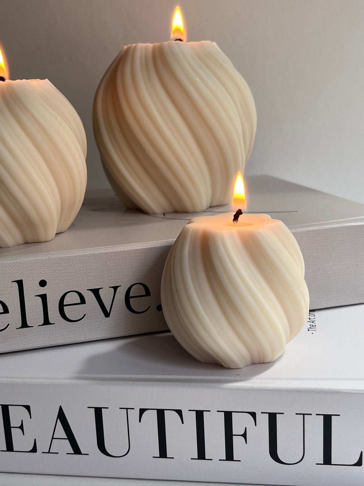 Swirl Kerze|handgegossen aus Rapswachs