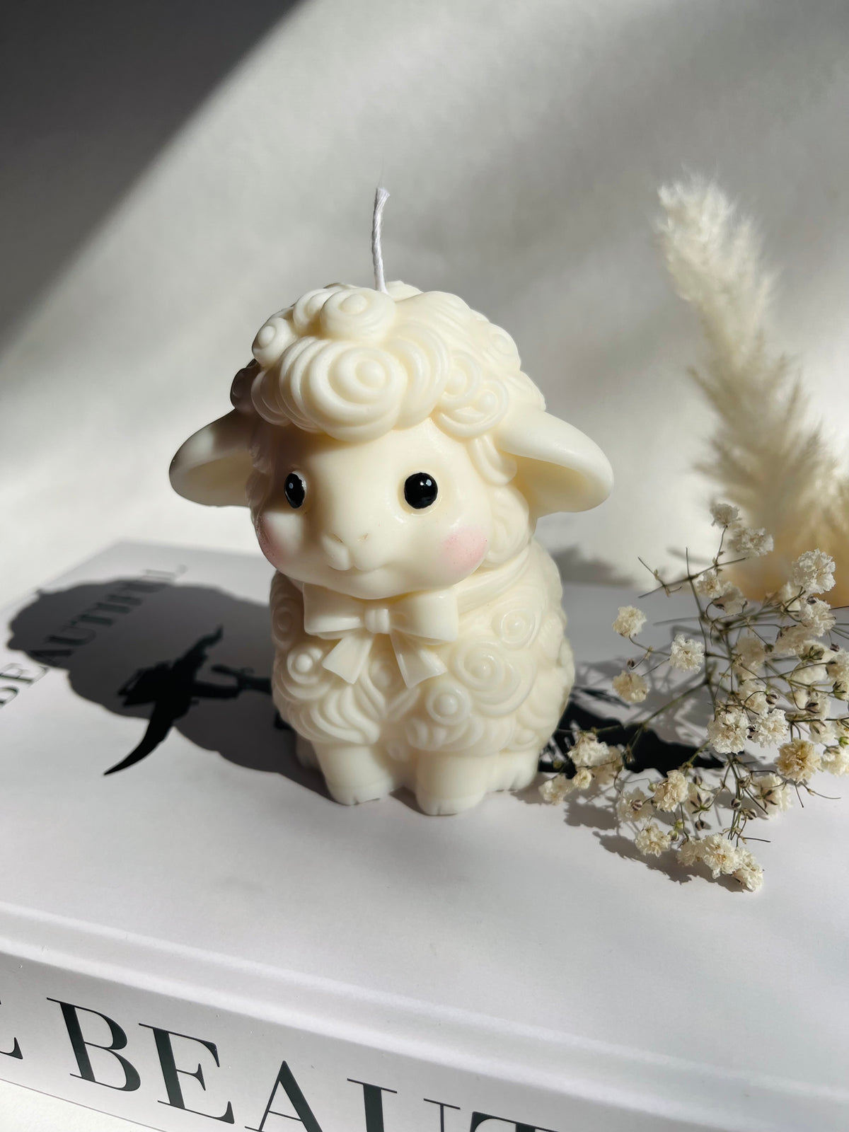 Little Lamb – handgefertigte Kerze aus Rapswachs