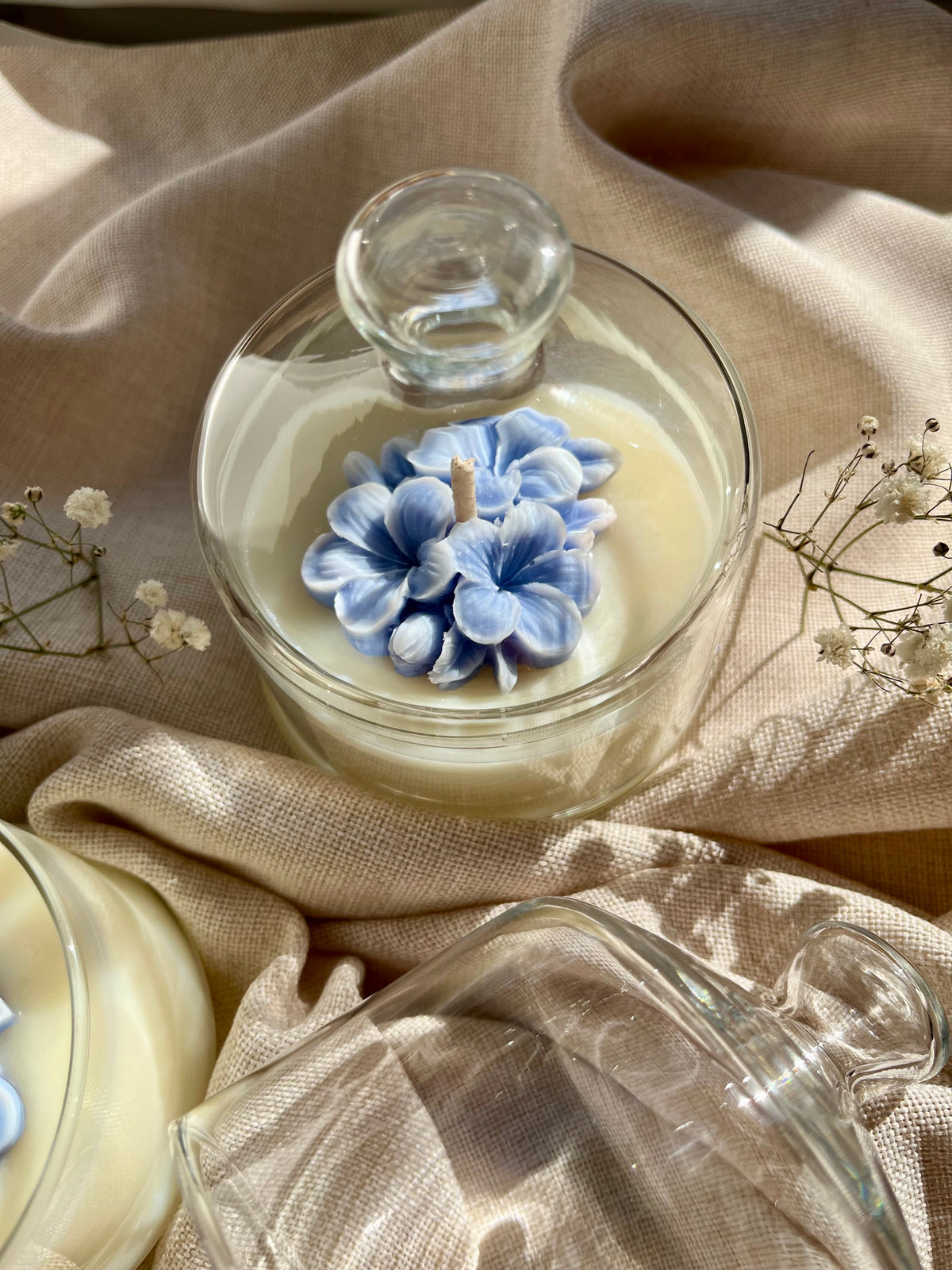 Soft blue Bloom | Kerzenglas mit Glasglocke