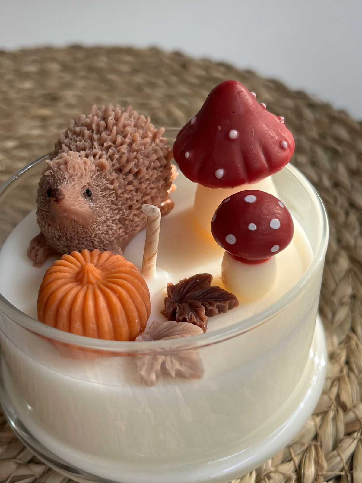 Little Hedgehog - handgegossen aus Sojawachs