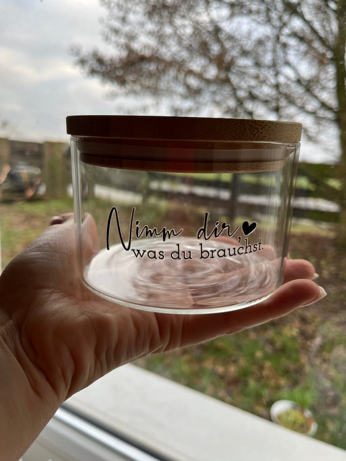 Glas mit Bambusdeckel „Nimm dir, was du brauchst.“