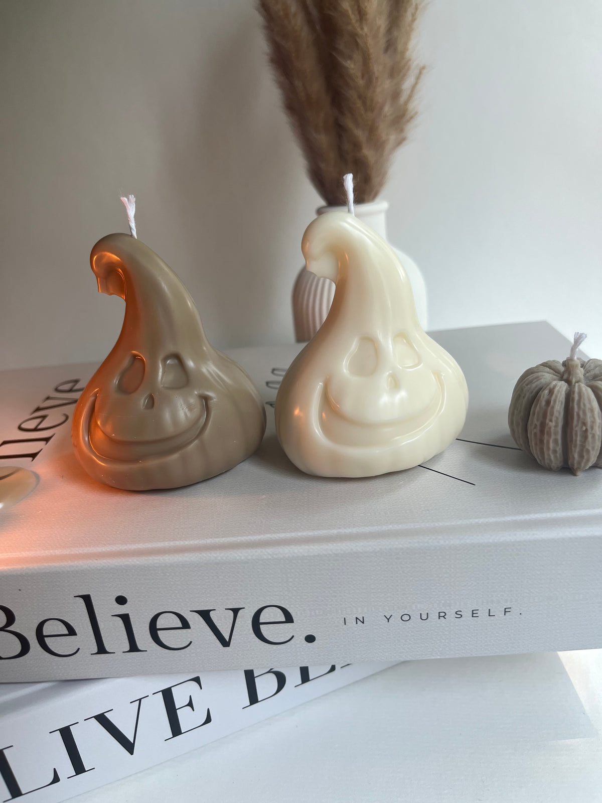 Dekokerze „Spooky Pumpkin Ghost“ - aus Rapswachs
