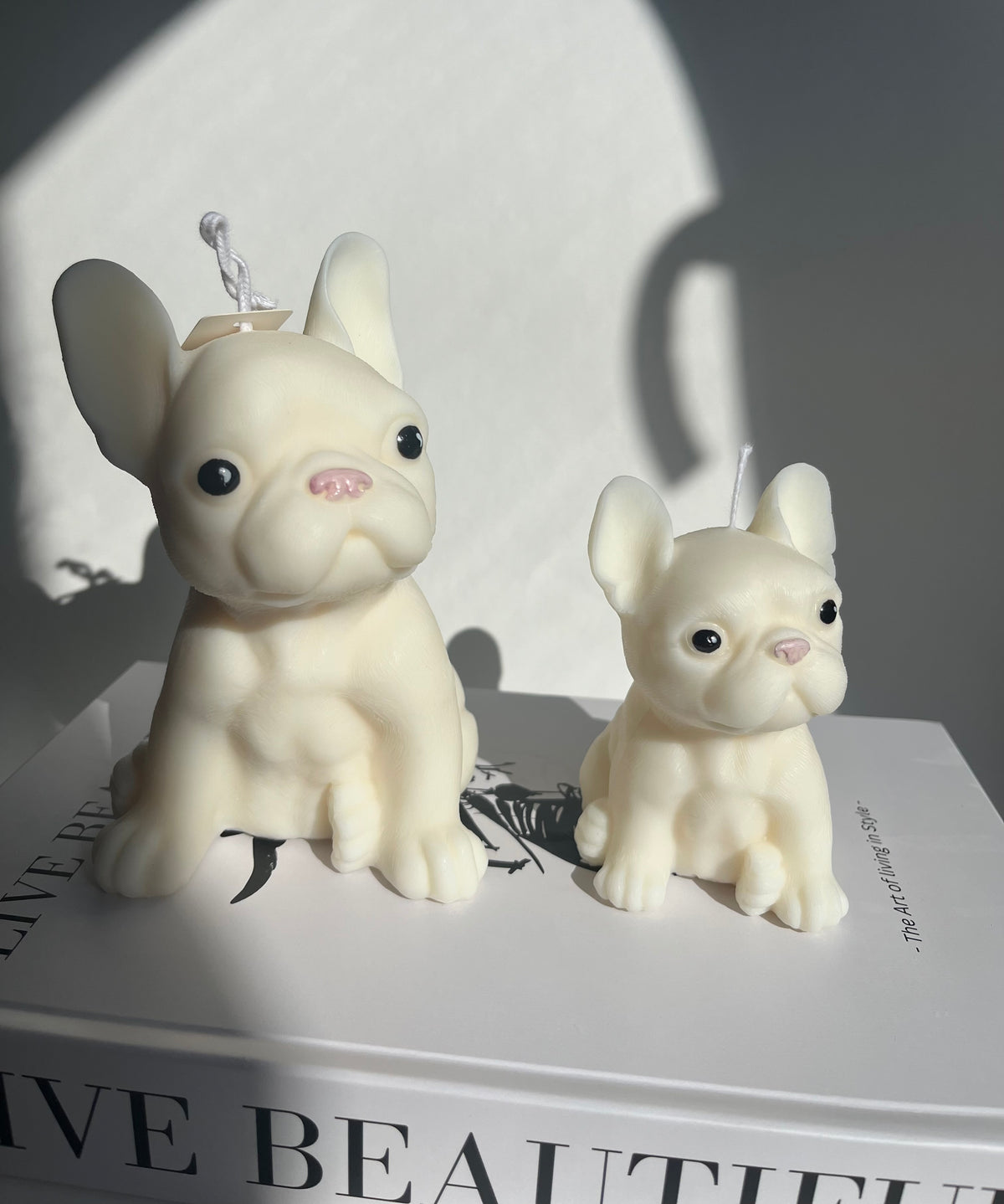 Little Frenchie – handgefertigte Kerze aus Rapswachs | auch personalisiert