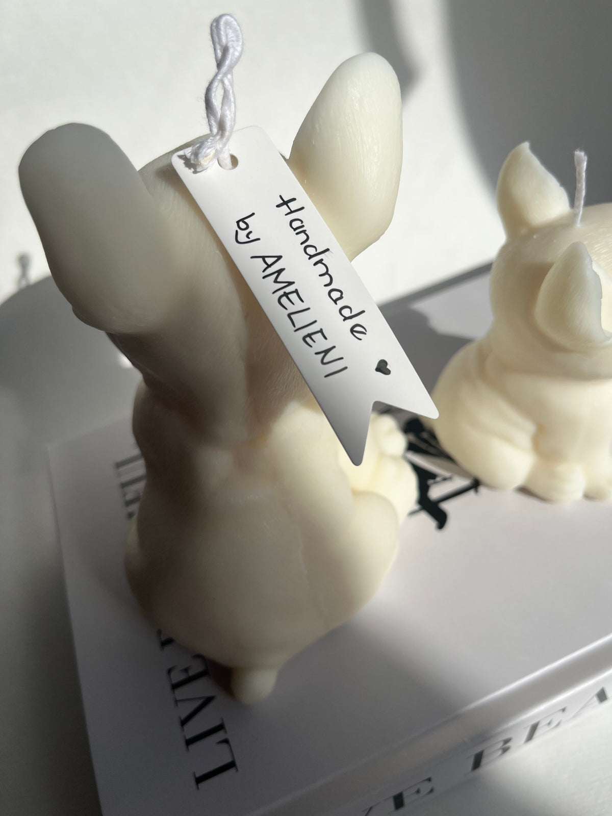 Little Frenchie – handgefertigte Kerze aus Rapswachs | auch personalisiert