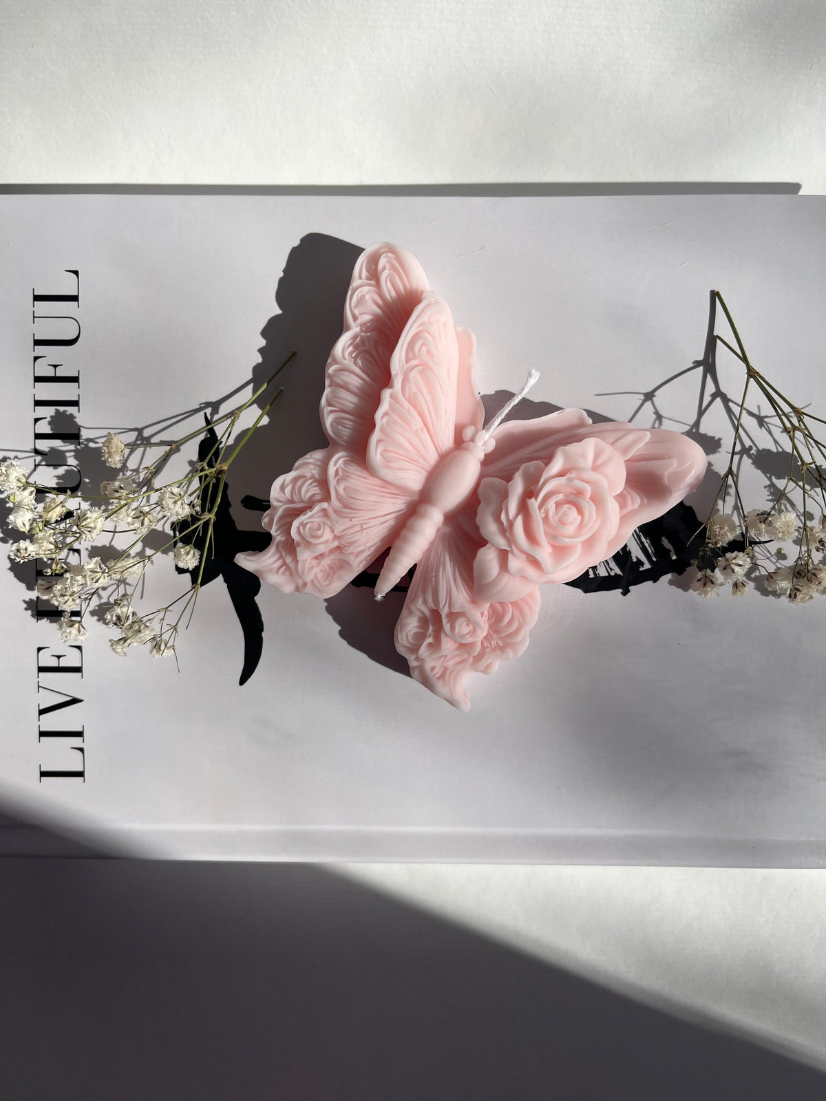 Lovely Butterfly – handgefertigte Schmetterlingskerze aus Rapswachs