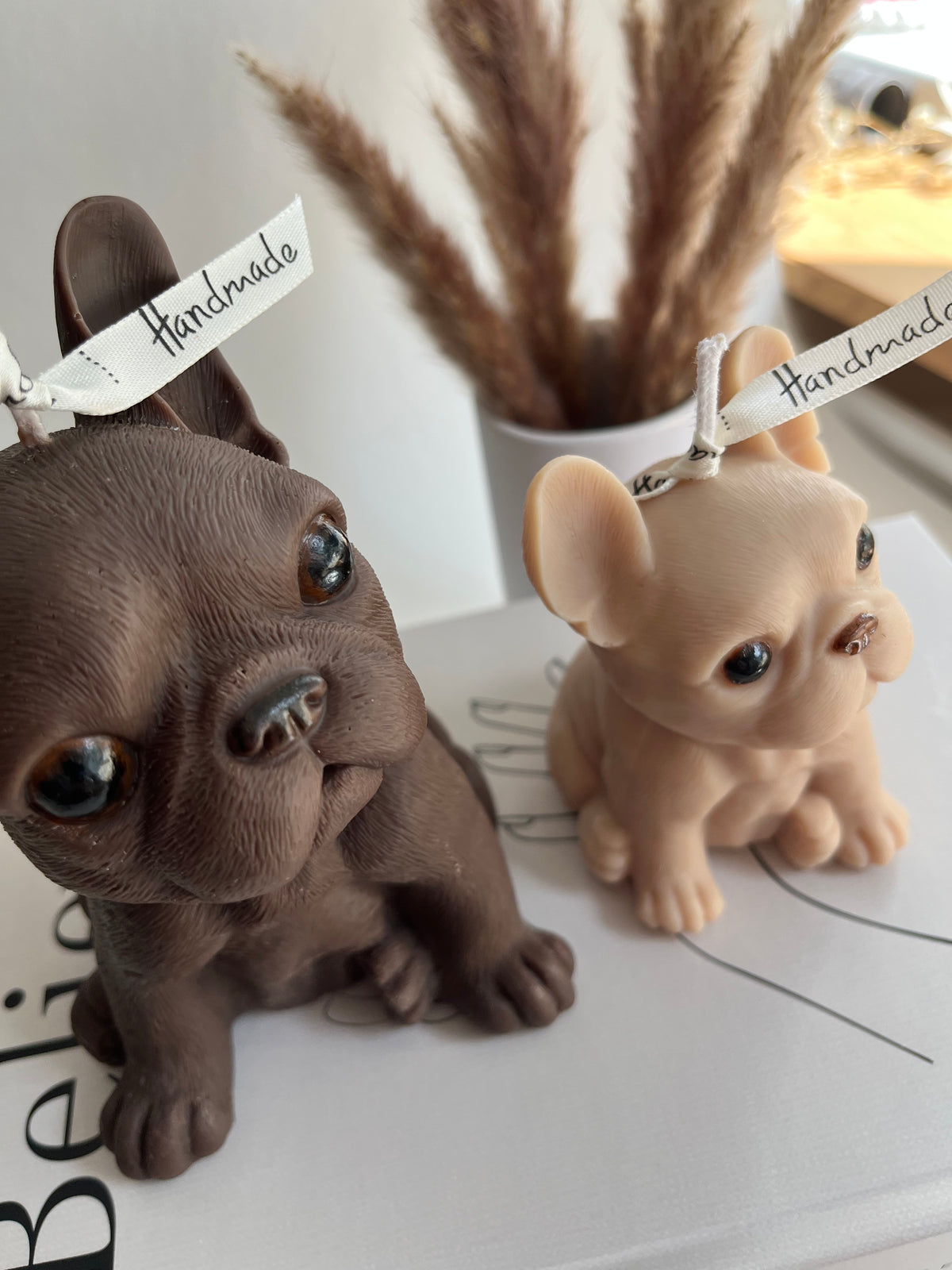 Little Frenchie – handgefertigte Kerze aus Rapswachs | auch personalisiert