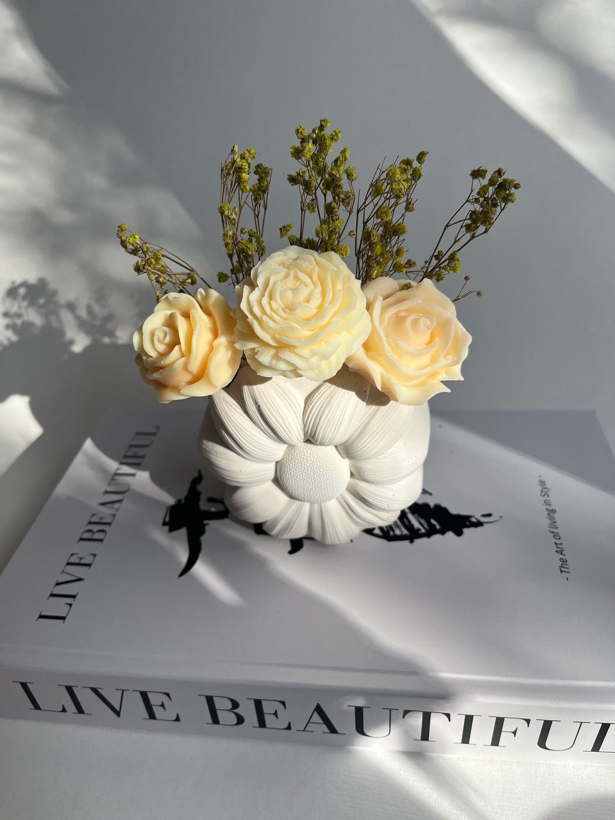 Dekogefäß „Bloom“ aus Jesin – handgegossen