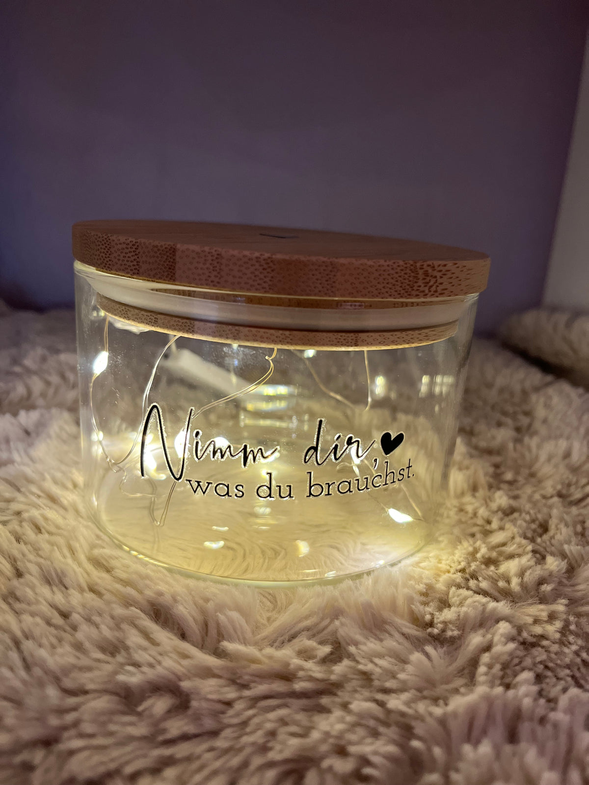 Glas mit Bambusdeckel „Nimm dir, was du brauchst.“
