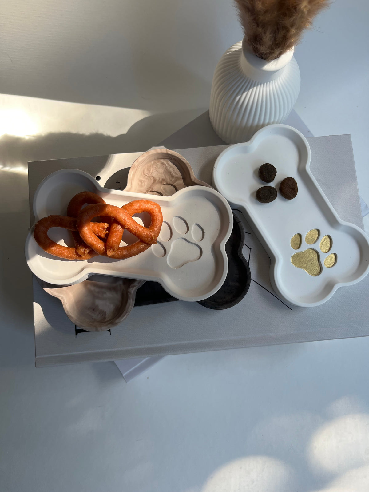 Pfotenliebe – handgegossene Knochenschale