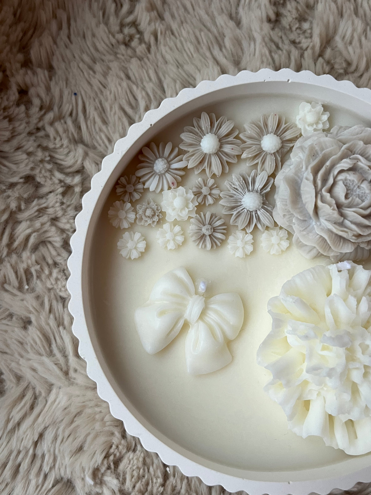 Kleine florale Kerzenschale-Hand gegossen