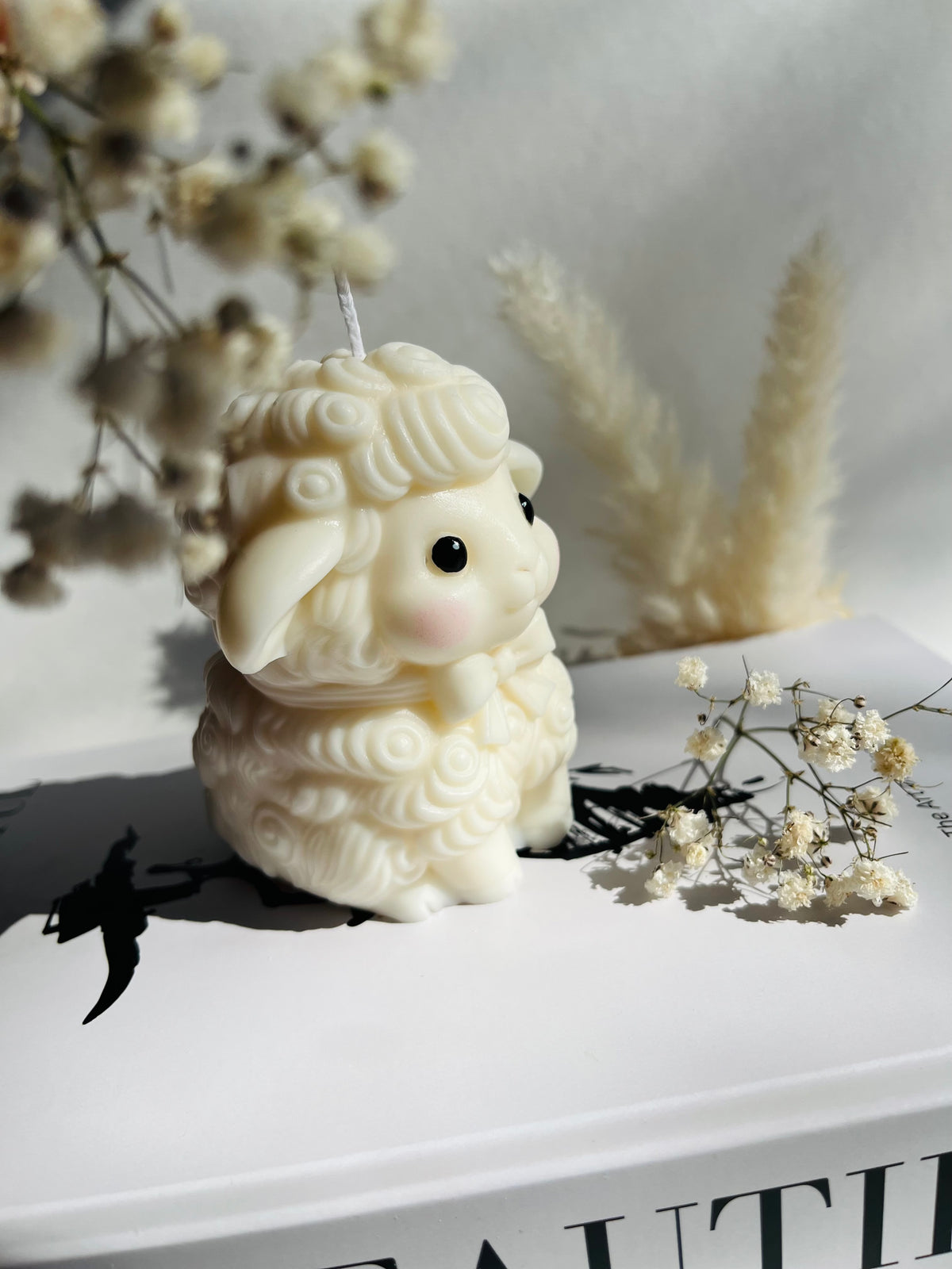 Little Lamb – handgefertigte Kerze aus Rapswachs
