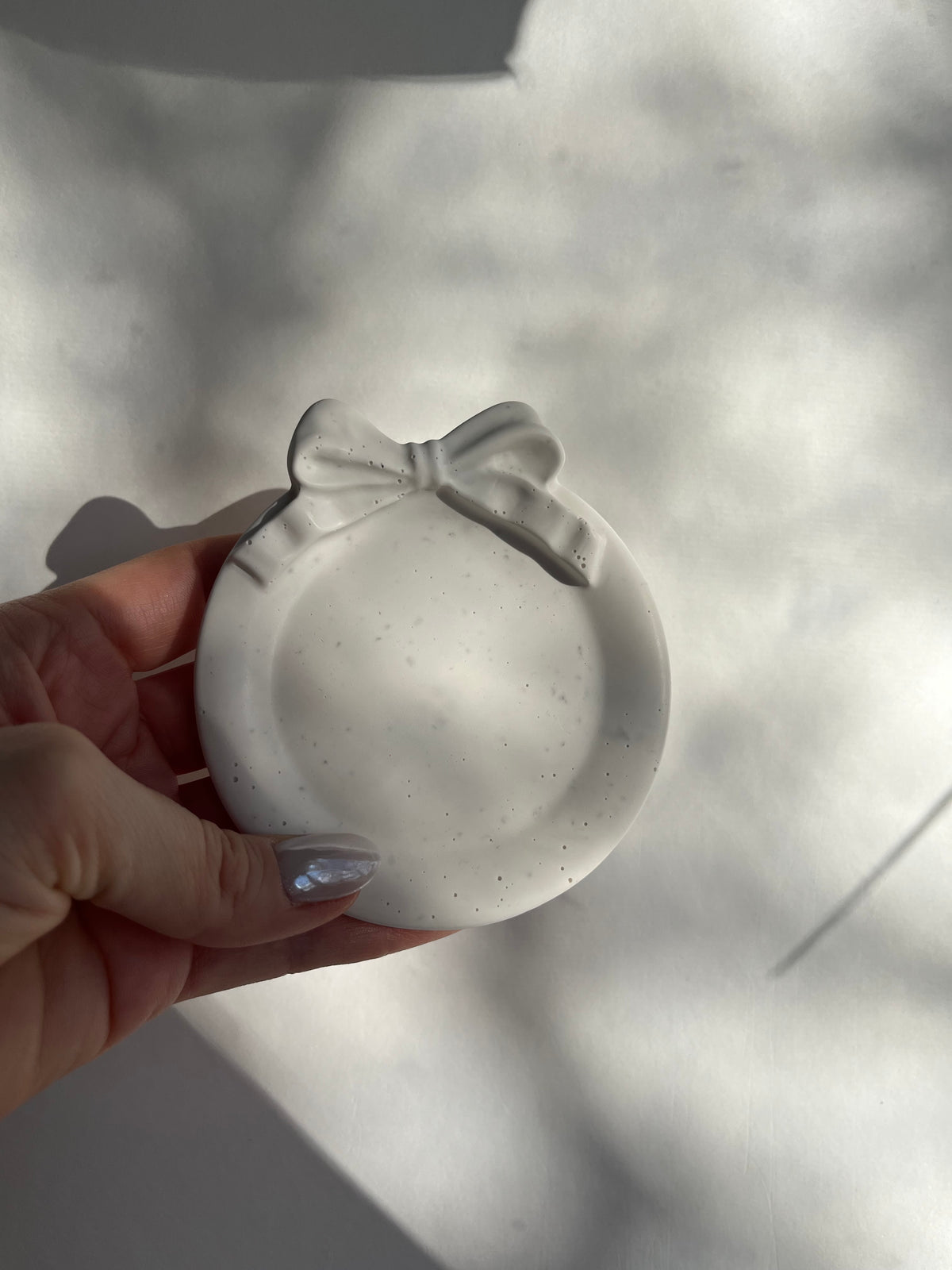 Schale „Little Bow“ – handgegossen aus Jesin