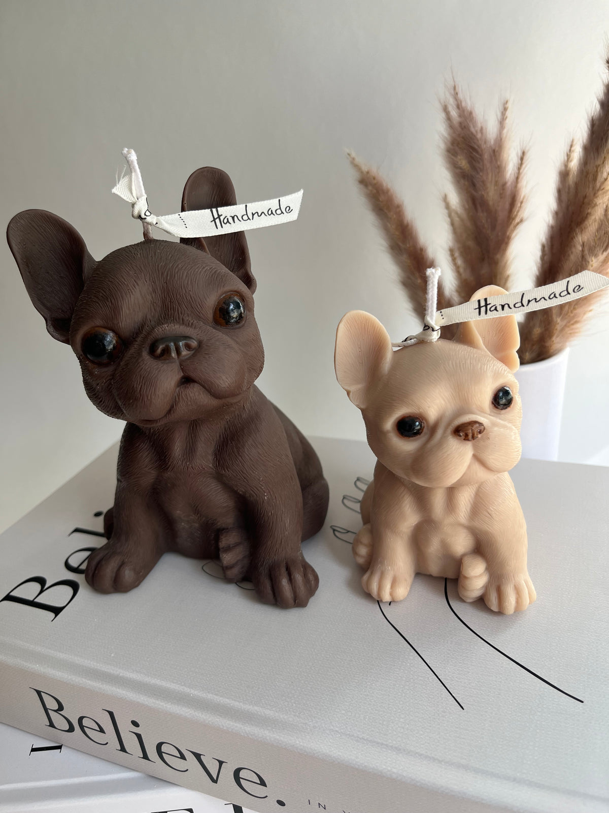 Little Frenchie – handgefertigte Kerze aus Rapswachs | auch personalisiert