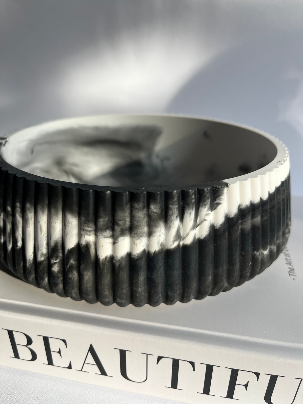 Dekoschale „Ribbed Bowl – Large“