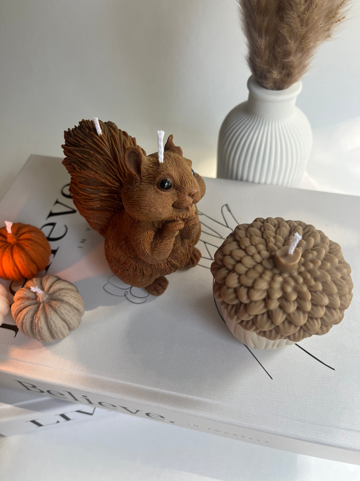 Dekokerzen Set „Eichhörnchen & Eichel“ - aus Rapswachs
