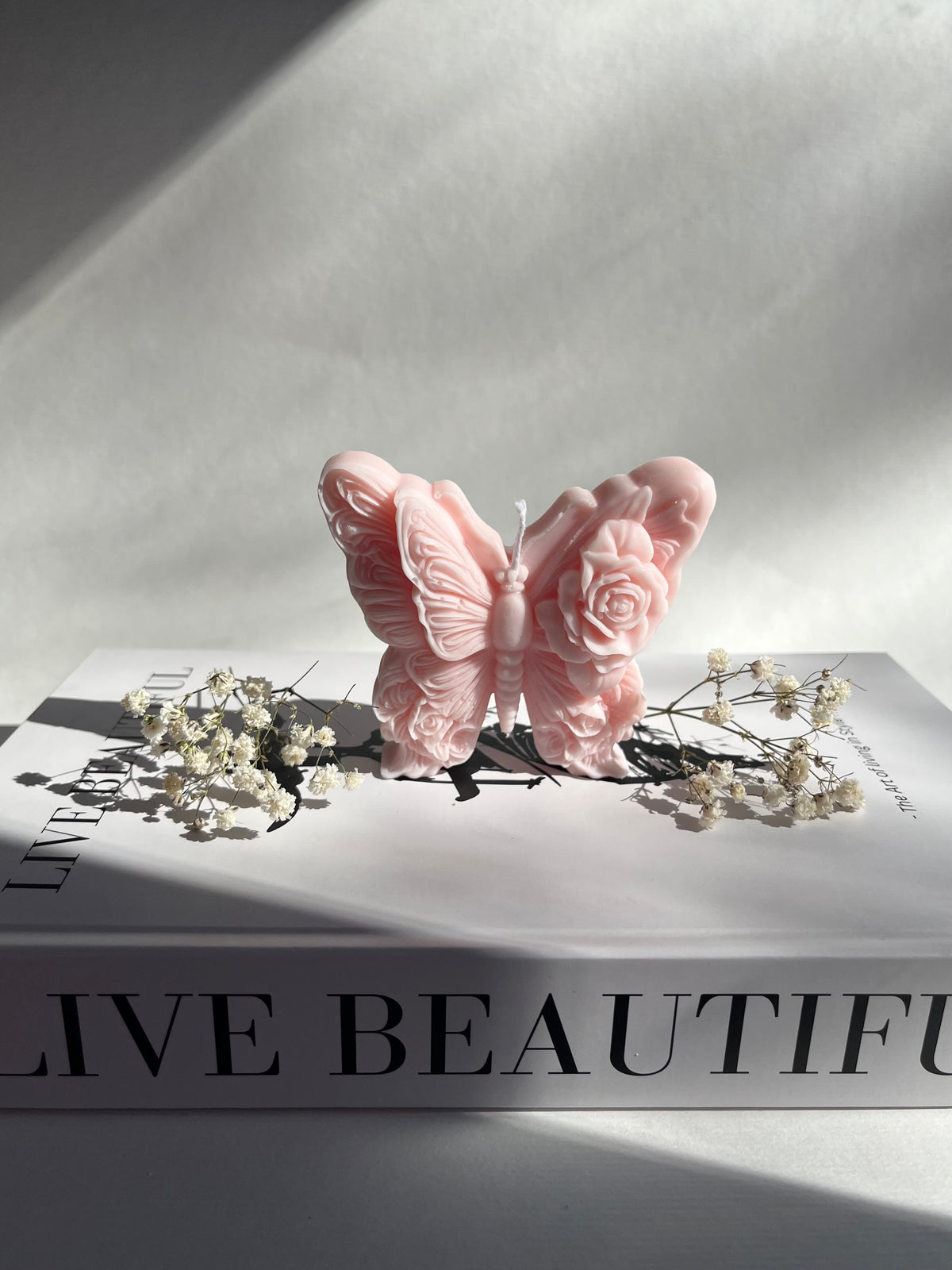 Lovely Butterfly – handgefertigte Schmetterlingskerze aus Rapswachs