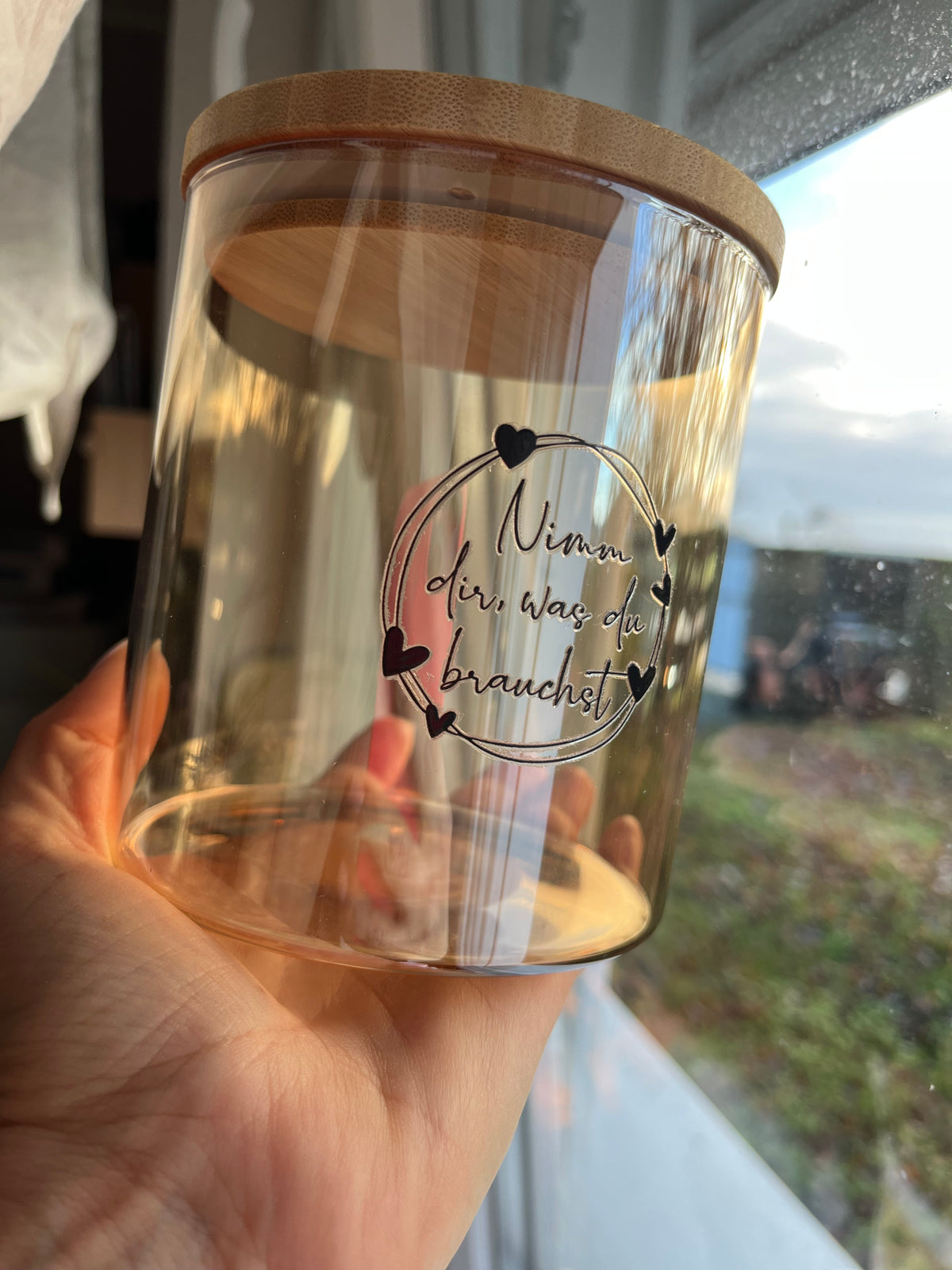 Glas mit Bambusdeckel „Nimm dir, was du brauchst.“