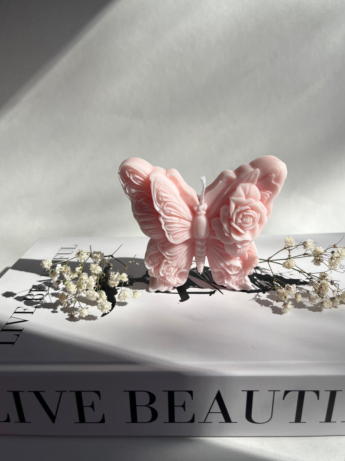 Lovely Butterfly – handgefertigte Schmetterlingskerze aus Rapswachs