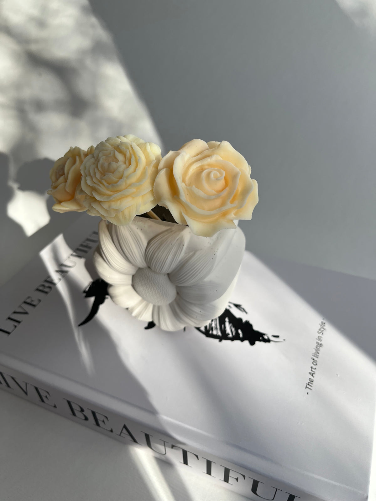 Dekogefäß „Bloom“ aus Jesin – handgegossen