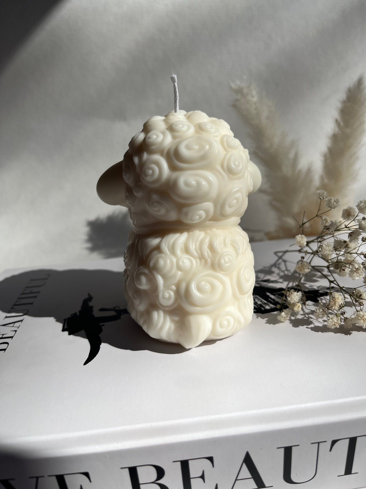 Little Lamb – handgefertigte Kerze aus Rapswachs