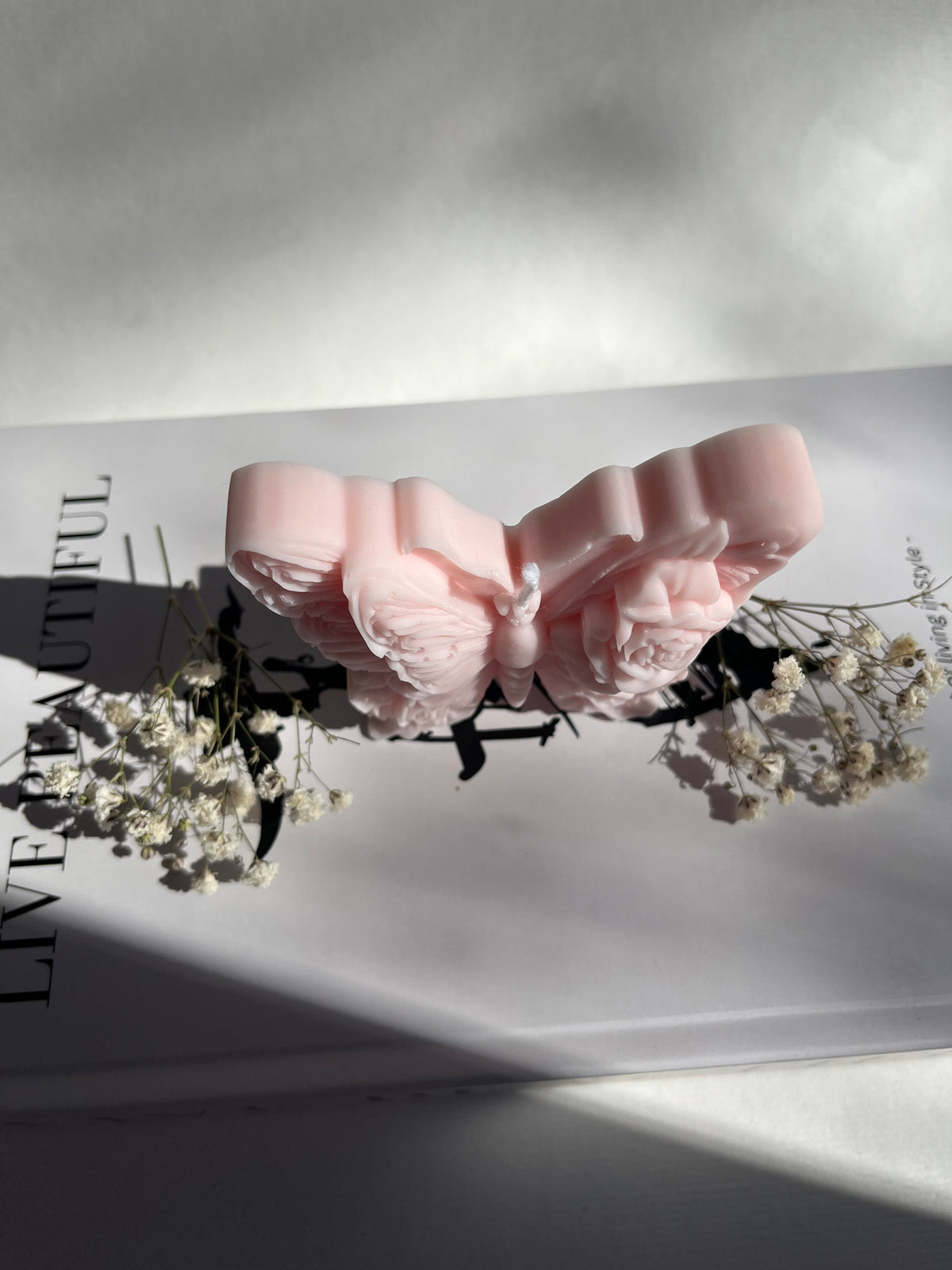 Lovely Butterfly – handgefertigte Schmetterlingskerze aus Rapswachs