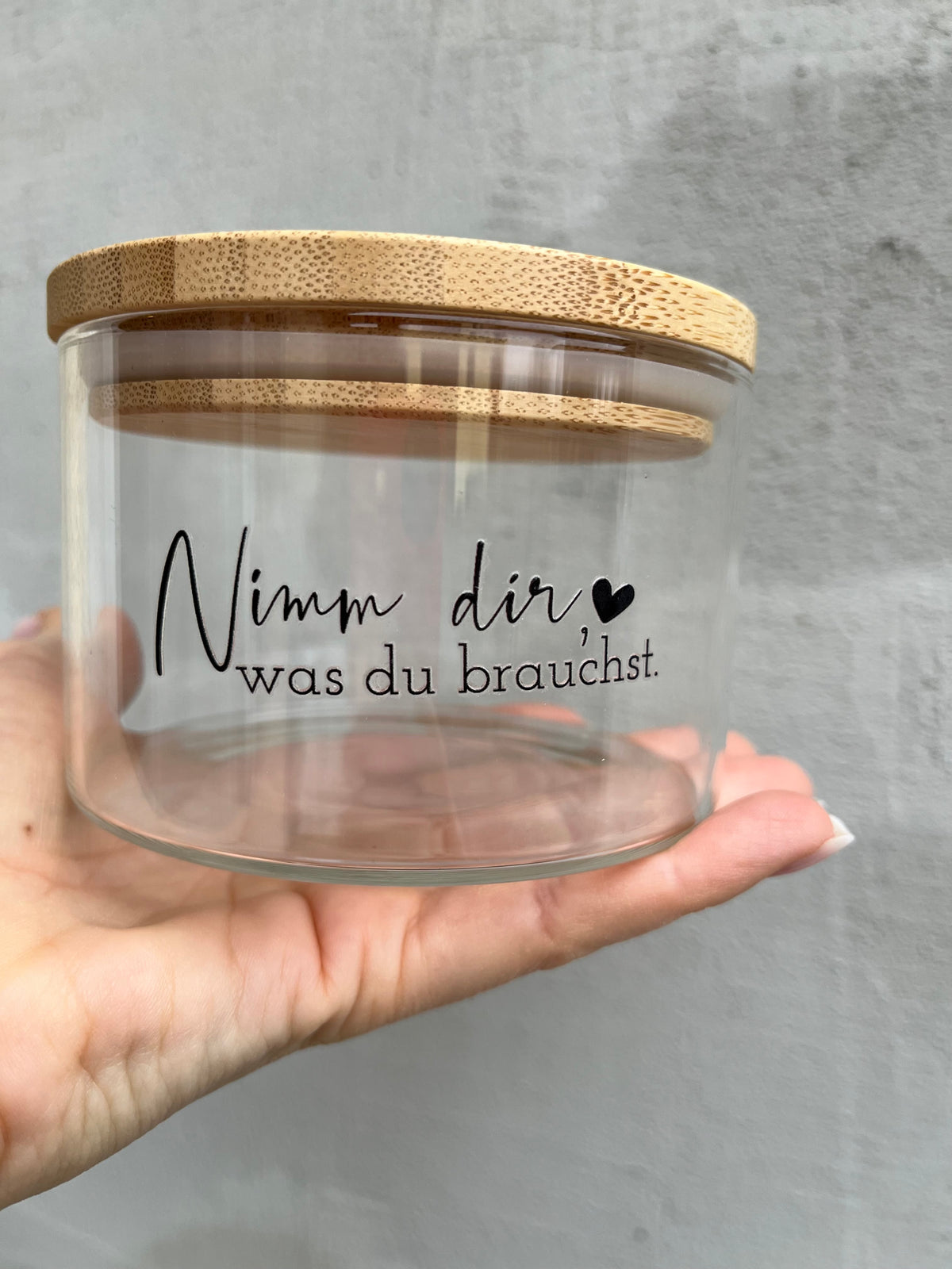 Glas mit Bambusdeckel „Nimm dir, was du brauchst.“