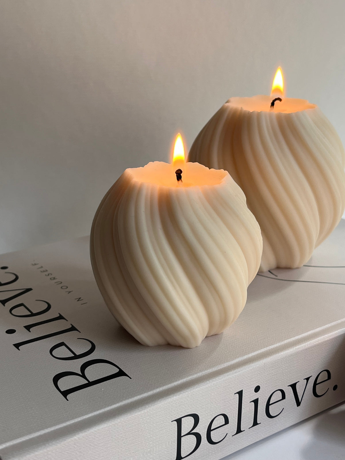 Swirl Kerze|handgegossen aus Rapswachs