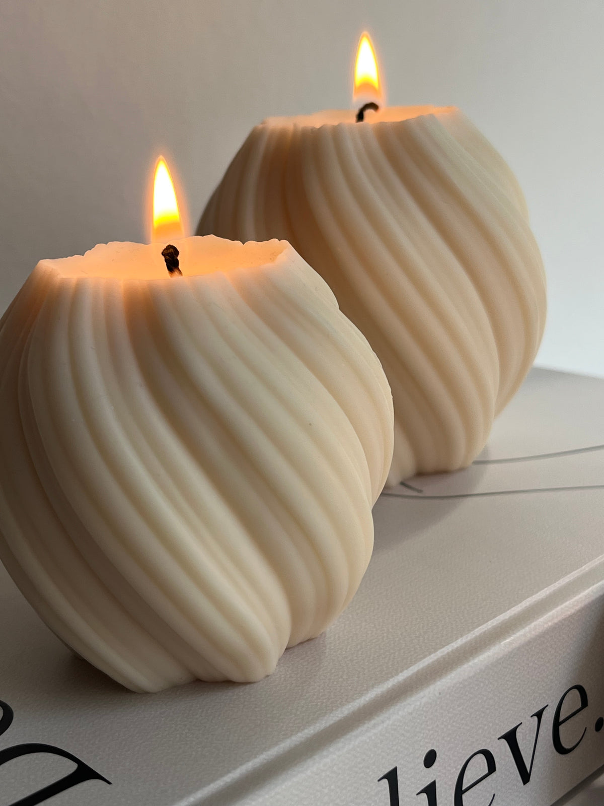 Swirl Kerze|handgegossen aus Rapswachs