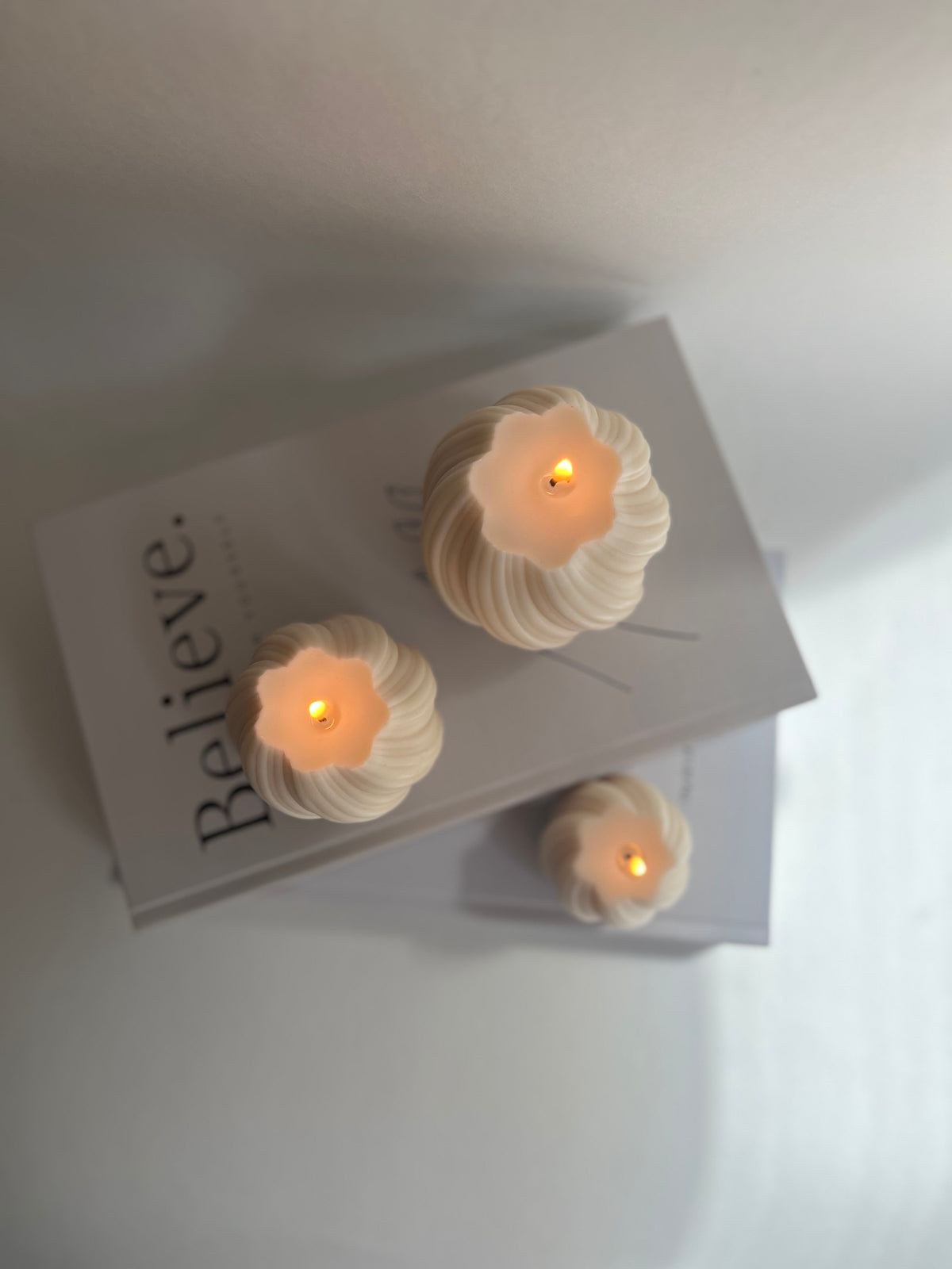 Swirl Kerze|handgegossen aus Rapswachs