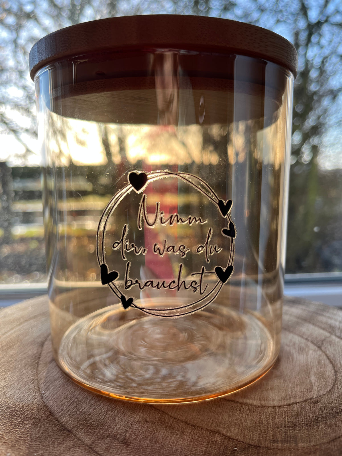 Glas mit Bambusdeckel „Nimm dir, was du brauchst.“