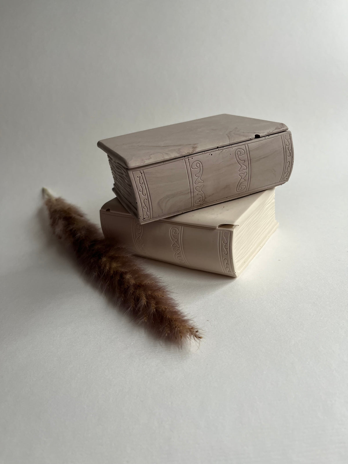 Buchschatulle – stilvolle Aufbewahrung in Buchoptik