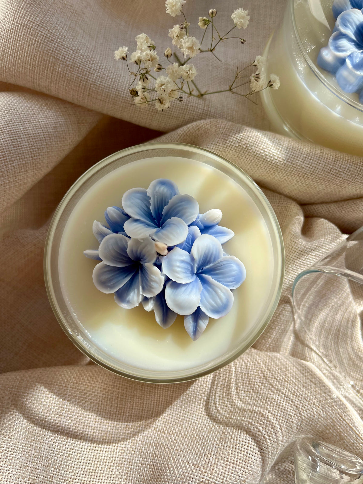 Soft blue Bloom | Kerzenglas mit Glasglocke