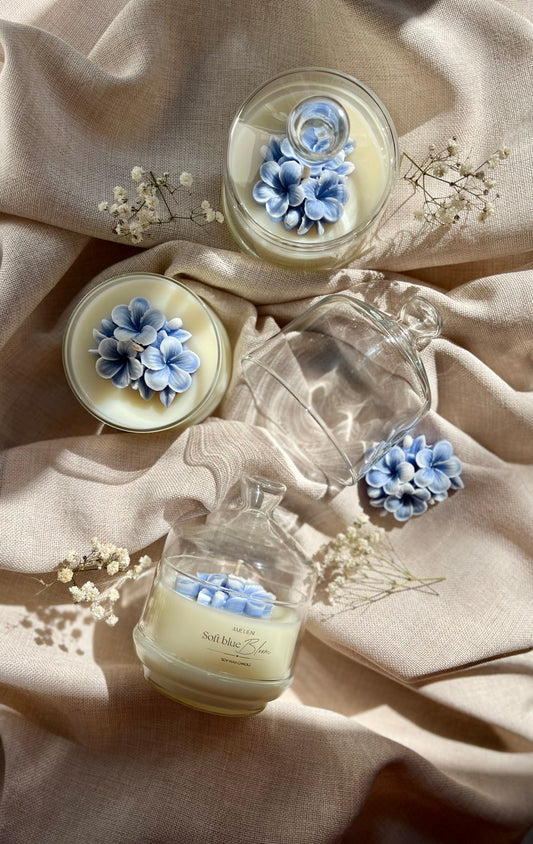 Soft blue Bloom | Kerzenglas mit Glasglocke