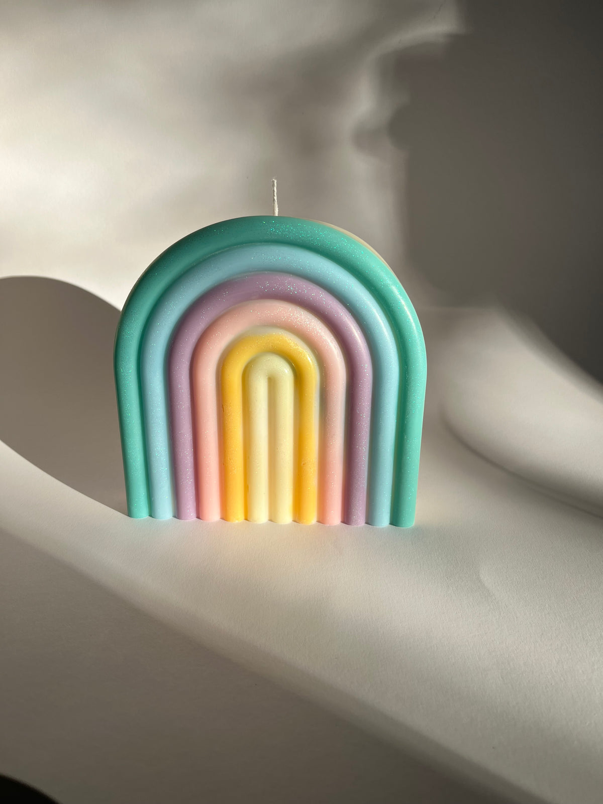 Regenbogenkerze aus Rapswachs Hand gegossen